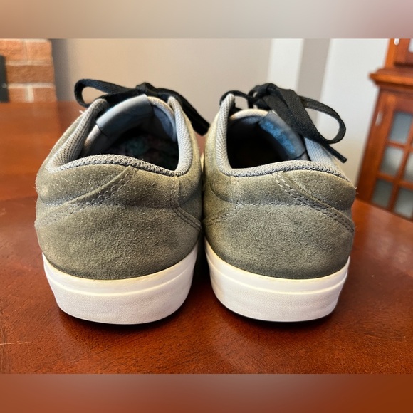 Men’s Nike suede SB Charge skate shoes - size 8.5 - Picture 2 of 5